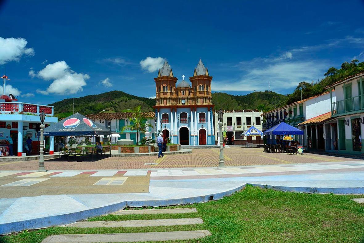 Hotel Campestre Alto Lindo En Guatapé Eksteriør bilde